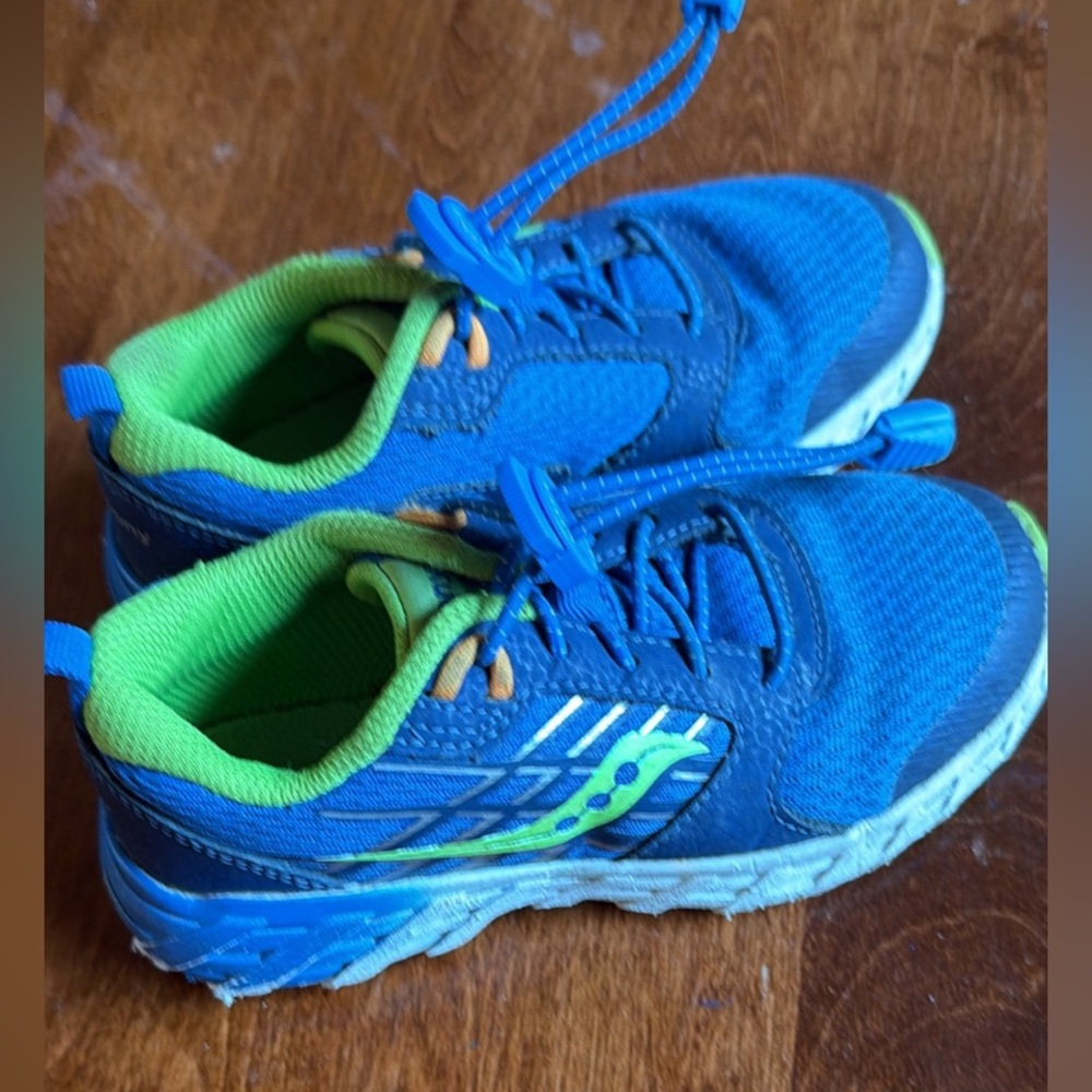 Saucony shoes with lock laces